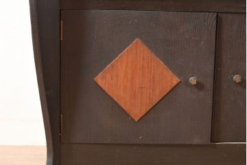 和製アンティーク　ツートーンカラーと変わったつくりが自慢の栗材製収納棚(戸棚、キャビネット)(R-047408)