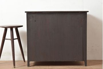 和製アンティーク　ツートーンカラーと変わったつくりが自慢の栗材製収納棚(戸棚、キャビネット)(R-047408)