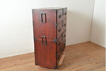 アンティーク　鶴亀金具　赤みが美しい前面欅材製の二本松箪笥(重ね箪笥、衣装箪笥、整理箪笥、引き出し)(R-047418)