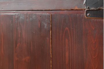 アンティーク　鶴亀金具　赤みが美しい前面欅材製の二本松箪笥(重ね箪笥、衣装箪笥、整理箪笥、引き出し)(R-047418)
