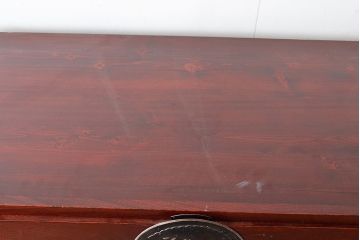 アンティーク　鶴亀金具　二本松箪笥　赤みが美しい前面欅材製のローボード(ローチェスト、衣装箪笥、整理箪笥、引き出し)(R-047419)