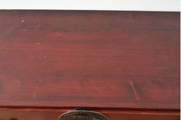 アンティーク　鶴亀金具　赤みが美しい前面欅材製の二本松箪笥ローボード(ローチェスト、衣装箪笥、整理箪笥、引き出し)(R-047420)