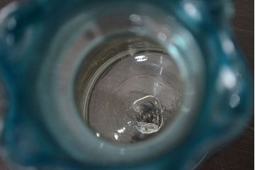 大正〜昭和初期　青フリル　ガラス花瓶(和ガラス、吹きガラス、氷コップ、花器、フラワーベース)(R-047423)