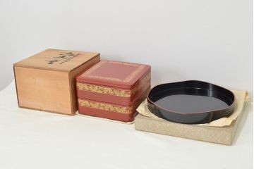 輪島塗　朱塗　信夫　沈金　木製二段重　/　奥田五右衛門　木製お盆(漆器)(R-047427)