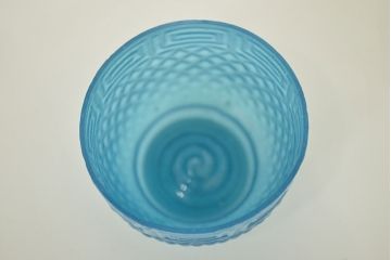 古い　霰雷文型吹きガラス盃(江戸ガラス、ギヤマン、ぎやまん)(R-047433)