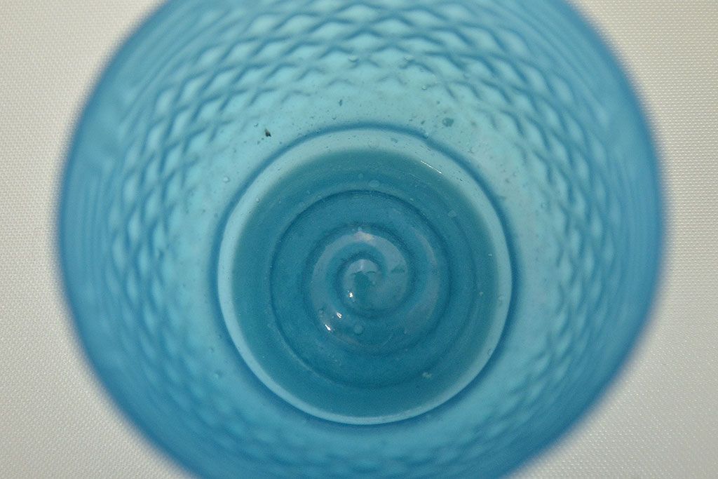 古い　霰雷文型吹きガラス盃(江戸ガラス、ギヤマン、ぎやまん)(R-047433)