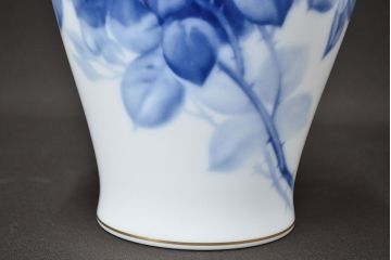 大倉陶園　ブルーローズ　花瓶　定価43,200円(花器、フラワーベース)(R-047467)