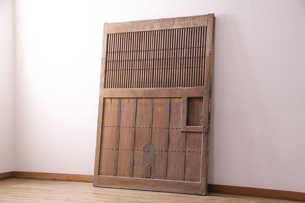 アンティーク建具　明治期　総欅(ケヤキ)材　どっしりとした存在感漂う蔵戸1枚　(R-047469)