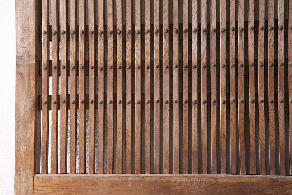 アンティーク建具　明治期　総欅(ケヤキ)材　どっしりとした存在感漂う蔵戸1枚　(R-047469)