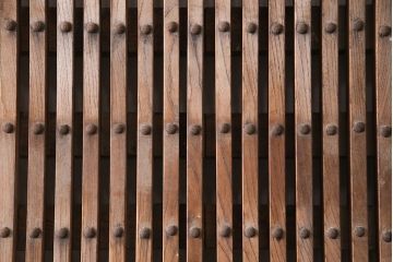 アンティーク建具　明治期　総欅(ケヤキ)材　どっしりとした存在感漂う蔵戸1枚　(R-047469)