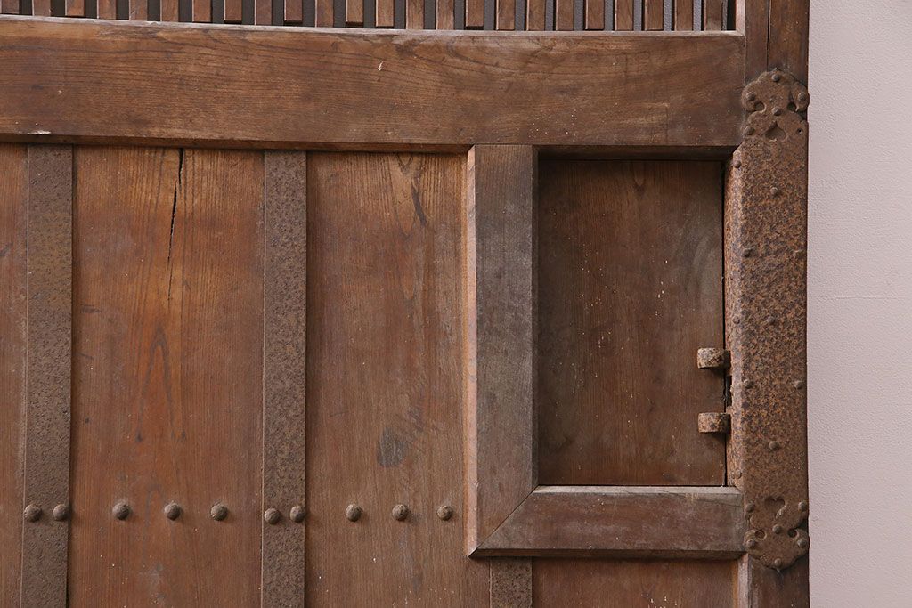 アンティーク建具　明治期　総欅(ケヤキ)材　どっしりとした存在感漂う蔵戸1枚　(R-047469)
