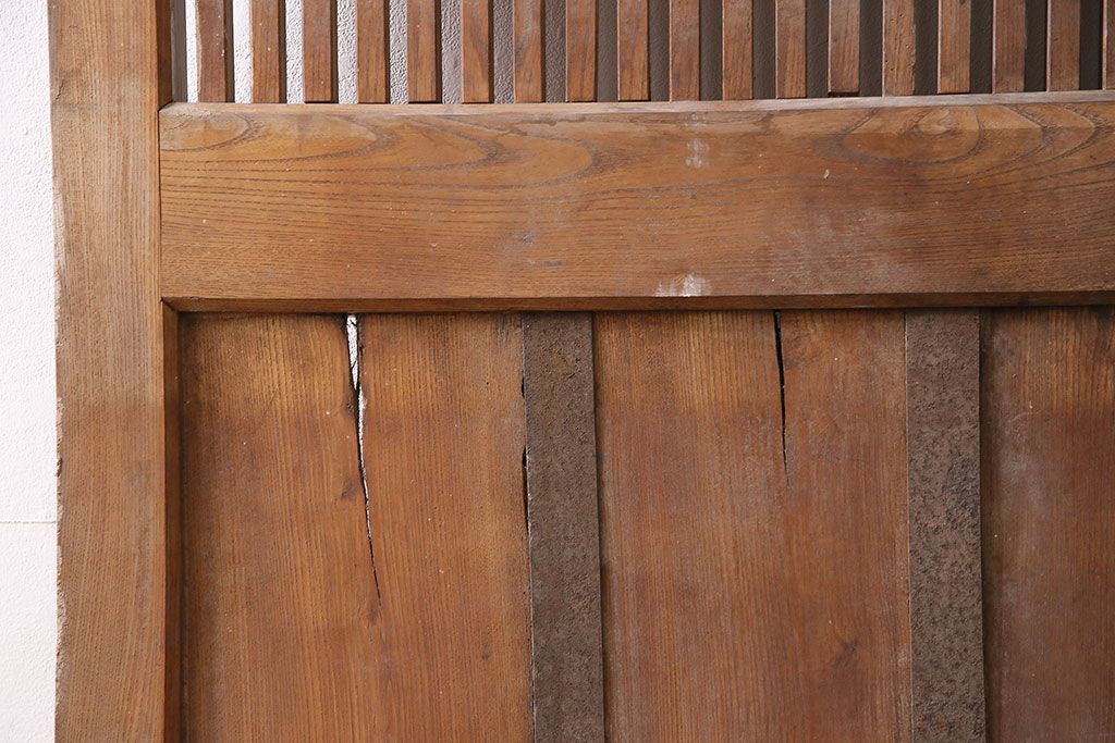 アンティーク建具　明治期　総欅(ケヤキ)材　どっしりとした存在感漂う蔵戸1枚　(R-047469)