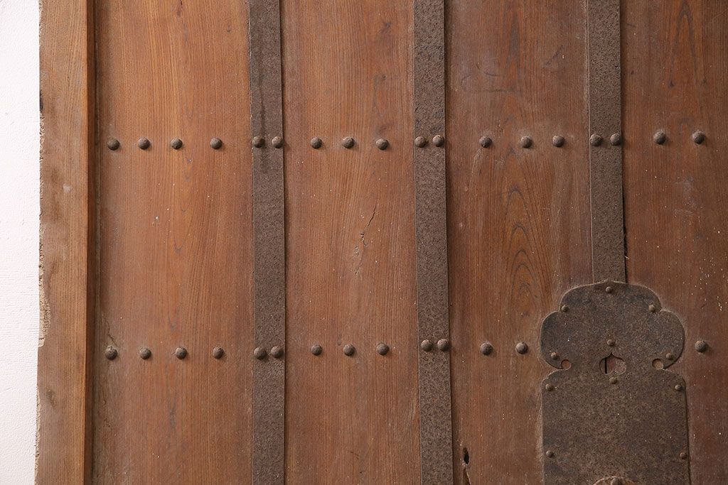 アンティーク建具　明治期　総欅(ケヤキ)材　どっしりとした存在感漂う蔵戸1枚　(R-047469)