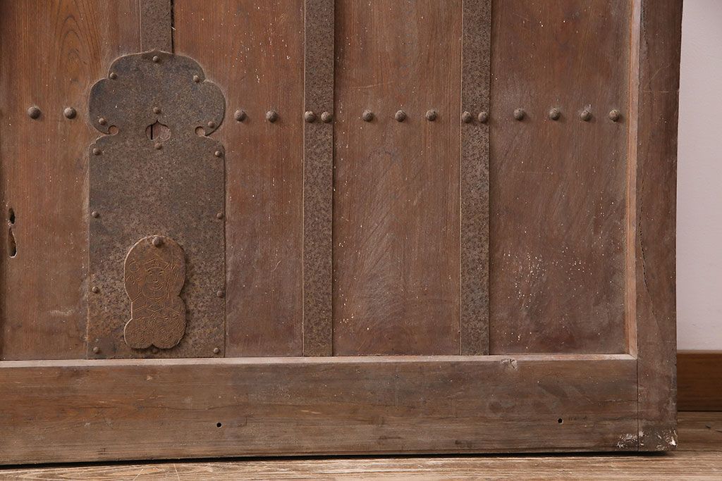アンティーク建具　明治期　総欅(ケヤキ)材　どっしりとした存在感漂う蔵戸1枚　(R-047469)