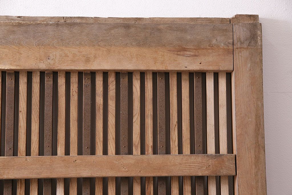 アンティーク建具　明治期　総欅(ケヤキ)材　どっしりとした存在感漂う蔵戸1枚　(R-047469)
