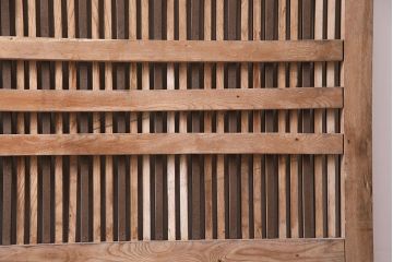 アンティーク建具　明治期　総欅(ケヤキ)材　どっしりとした存在感漂う蔵戸1枚　(R-047469)