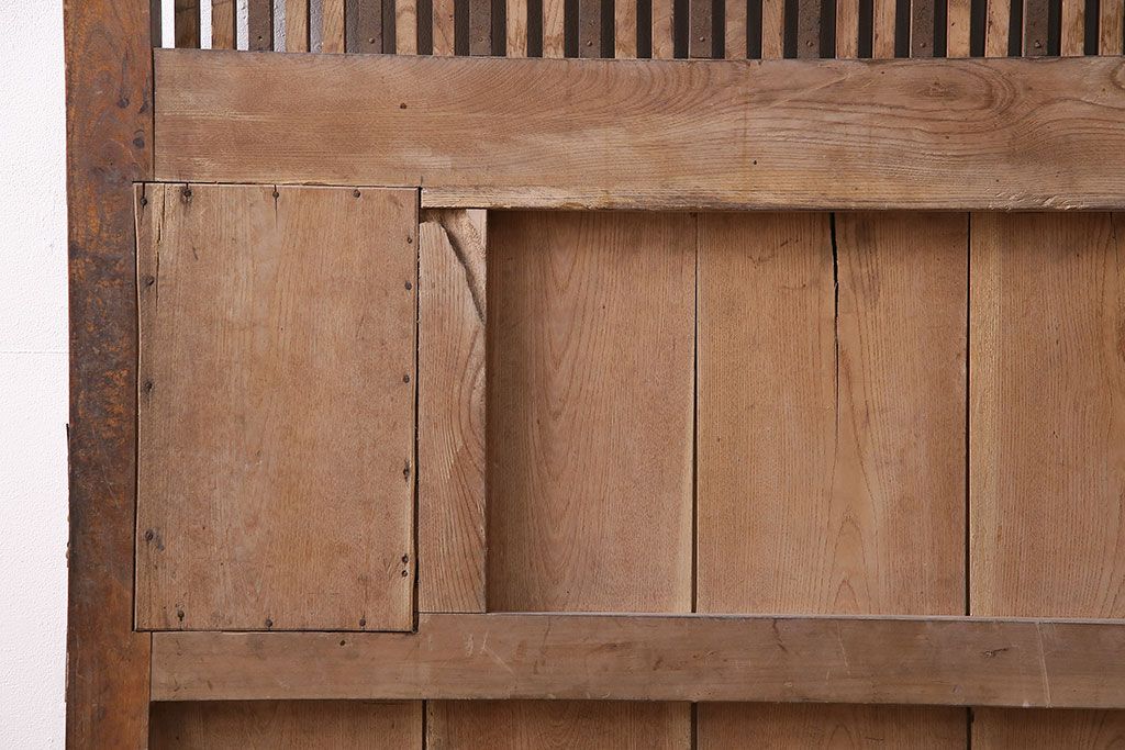 アンティーク建具　明治期　総欅(ケヤキ)材　どっしりとした存在感漂う蔵戸1枚　(R-047469)