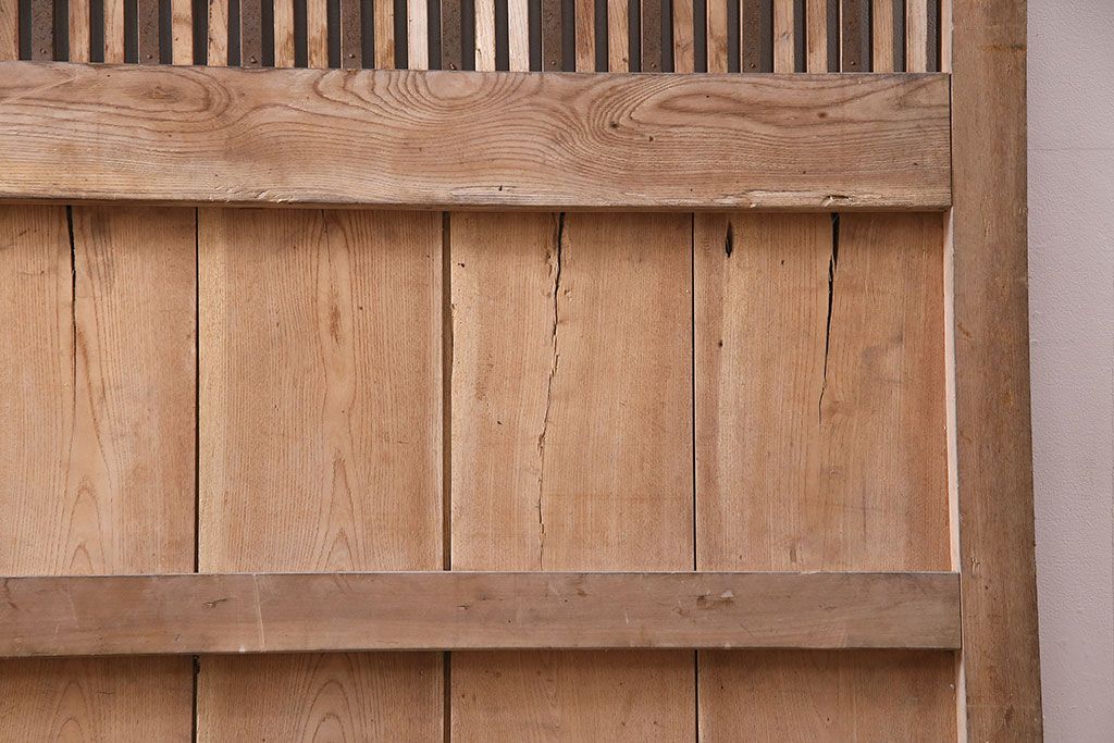 アンティーク建具　明治期　総欅(ケヤキ)材　どっしりとした存在感漂う蔵戸1枚　(R-047469)