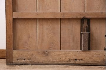 アンティーク建具　明治期　総欅(ケヤキ)材　どっしりとした存在感漂う蔵戸1枚　(R-047469)