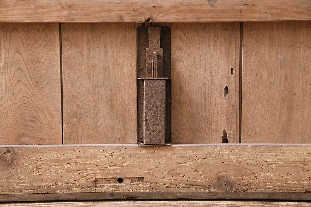アンティーク建具　明治期　総欅(ケヤキ)材　どっしりとした存在感漂う蔵戸1枚　(R-047469)