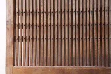 アンティーク建具　明治期　総ケヤキ材　どっしりとした存在感漂う蔵戸(玄関戸、引き戸、建具)(R-047469)