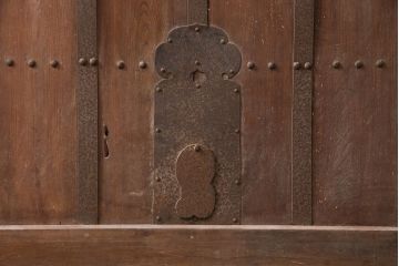 アンティーク建具　明治期　総ケヤキ材　どっしりとした存在感漂う蔵戸(玄関戸、引き戸、建具)(R-047469)