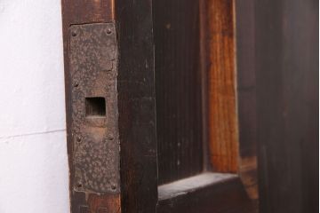 アンティーク建具　明治大正期　栗材　歳月を重ねた風合いが趣溢れる蔵戸(玄関戸、引き戸、建具)(R-047470)
