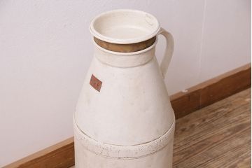 シャビーな雰囲気が漂う大きなミルク缶(ペイント、牛乳缶、ディスプレイ、ガーデニング雑貨)(R-047472)
