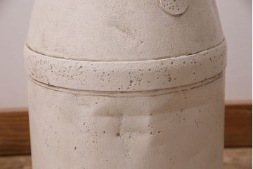 シャビーな雰囲気が漂う大きなミルク缶(ペイント、牛乳缶、ディスプレイ、ガーデニング雑貨)(R-047472)