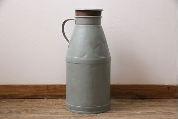 シャビーな雰囲気がお洒落なミルク缶(ペイント、牛乳缶、ディスプレイ、ガーデニング雑貨)(R-047473)