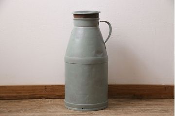 シャビーな雰囲気がお洒落なミルク缶(ペイント、牛乳缶、ディスプレイ、ガーデニング雑貨)(R-047473)