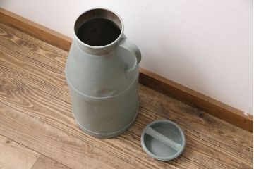 シャビーな雰囲気がお洒落なミルク缶(ペイント、牛乳缶、ディスプレイ、ガーデニング雑貨)(R-047473)