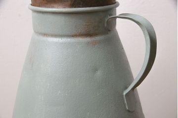 シャビーな雰囲気がお洒落なミルク缶(ペイント、牛乳缶、ディスプレイ、ガーデニング雑貨)(R-047473)
