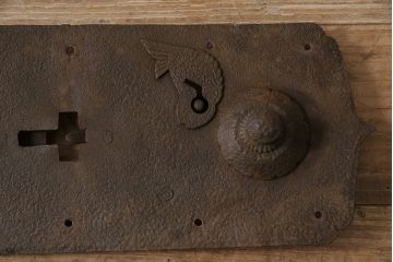 アンティーク雑貨　時代を感じる古さがこれまた味!な蔵戸の錠前金具(ディスプレイ雑貨、蔵戸パーツ)(R-047484)