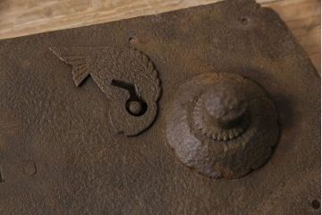 アンティーク雑貨　時代を感じる古さがこれまた味!な蔵戸の錠前金具(ディスプレイ雑貨、蔵戸パーツ)(R-047484)
