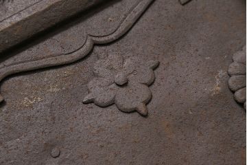 アンティーク雑貨　上手物!!　繊細な意匠の技が光る蔵戸の錠前金具(彫金、打ち出し金具、ディスプレイ雑貨、蔵戸パーツ)(R-047486)