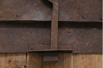 アンティーク雑貨　上手物!!　繊細な意匠の技が光る蔵戸の錠前金具(彫金、打ち出し金具、ディスプレイ雑貨、蔵戸パーツ)(R-047486)