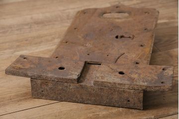 アンティーク雑貨　時代の味わいが趣溢れる蔵戸の錠前金具(ディスプレイ雑貨、蔵戸パーツ)(R-047490)