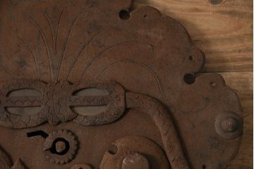 アンティーク雑貨　巾着モチーフの金具が目を引く蔵戸の錠前金具(ディスプレイ雑貨、蔵戸パーツ)(R-047493)