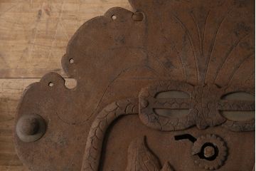 アンティーク雑貨　巾着モチーフの金具が目を引く蔵戸の錠前金具(ディスプレイ雑貨、蔵戸パーツ)(R-047493)