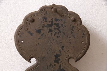アンティーク雑貨　彫金の意匠が施された存在感のある蔵戸の錠前金具(ディスプレイ雑貨、蔵戸パーツ)(R-047495)