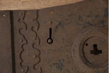 アンティーク雑貨　繊細な意匠が施された空間のアクセントになる特大の蔵戸錠前金具(ディスプレイ雑貨、蔵戸パーツ)(R-047496)
