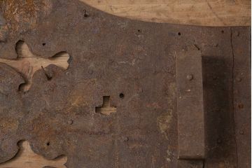 アンティーク雑貨　繊細な意匠が施された空間のアクセントになる特大の蔵戸錠前金具(ディスプレイ雑貨、蔵戸パーツ)(R-047496)