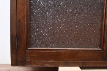 和製アンティーク　ダイヤガラスがレトロな雰囲気を盛り上げる樺材製ガラス戸棚(収納棚、キャビネット)(R-047504)