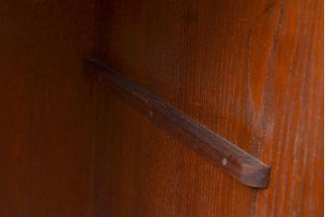 昭和レトロ　栓材　古く懐かしいデザインの中に現代的な雰囲気が感じられる茶箪笥(茶棚、飾り棚、収納棚)(R-047505)