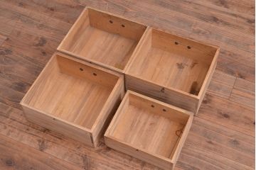 昭和レトロ　栓材　古く懐かしいデザインの中に現代的な雰囲気が感じられる茶箪笥(茶棚、飾り棚、収納棚)(R-047505)