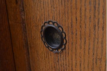 昭和レトロ　栓材　古く懐かしいデザインの中に現代的な雰囲気が感じられる茶箪笥(茶棚、飾り棚、収納棚)(R-047505)