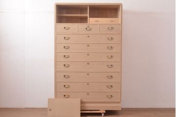 中古　菊の意匠金具が上質な和の空間を演出する加茂総桐箪笥(定価約100万円)(総桐たんす、和タンス、引き出し、衣装箪笥)(R-047507)