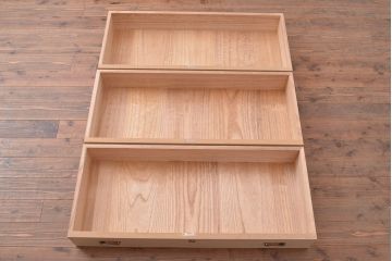 中古　菊の意匠金具が上質な和の空間を演出する加茂総桐箪笥(定価約100万円)(総桐たんす、和タンス、引き出し、衣装箪笥)(R-047507)