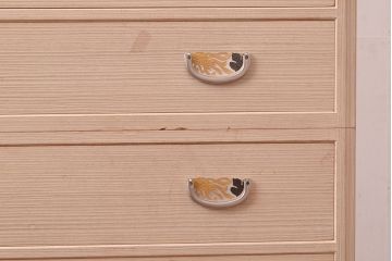 中古　菊の意匠金具が上質な和の空間を演出する加茂総桐箪笥(定価約100万円)(総桐たんす、和タンス、引き出し、衣装箪笥)(R-047507)